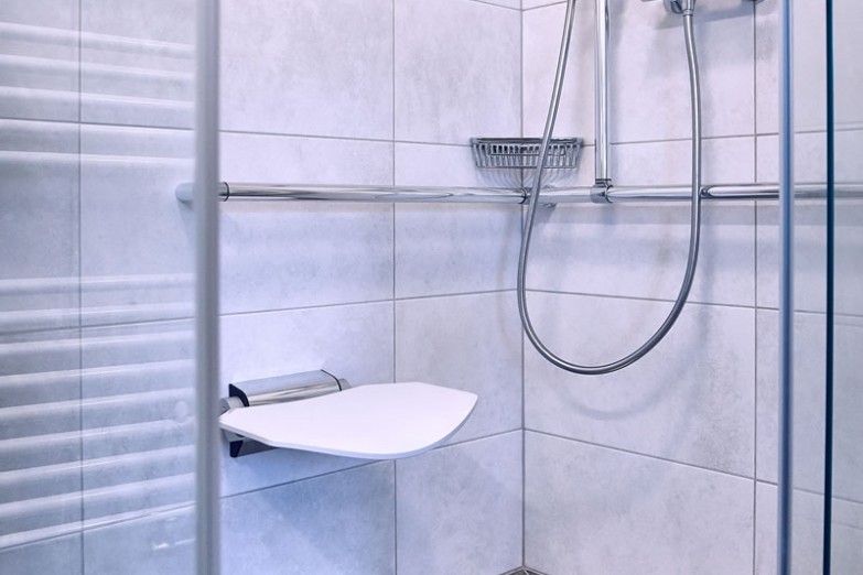 Dusche mit Handtuchwärmer