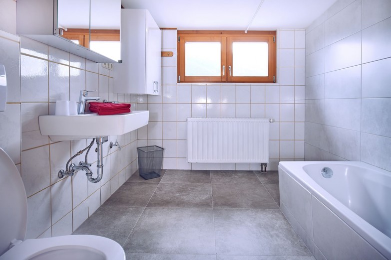 Geräumige und saubere Badezimmer im Ferienhaus Berg