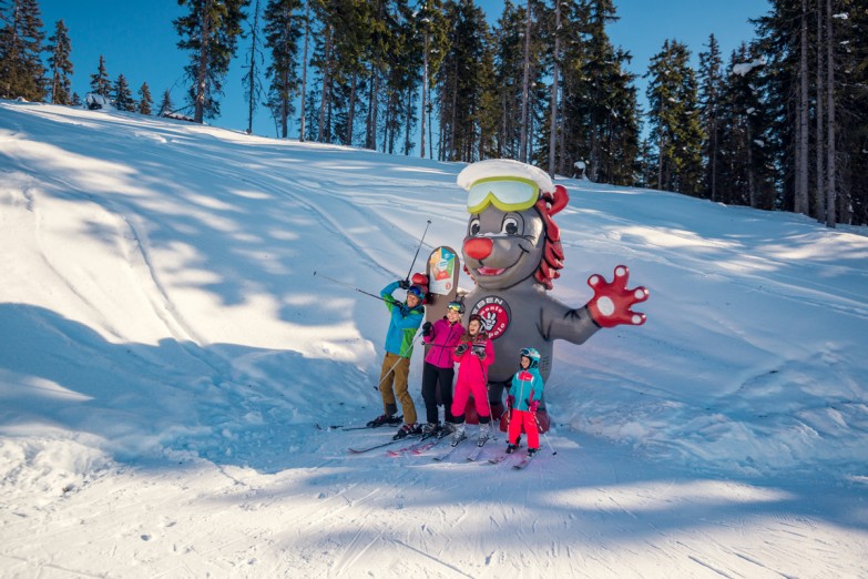 Familie im Skigebiet Monte Popolo © TVB Eben im Pongau