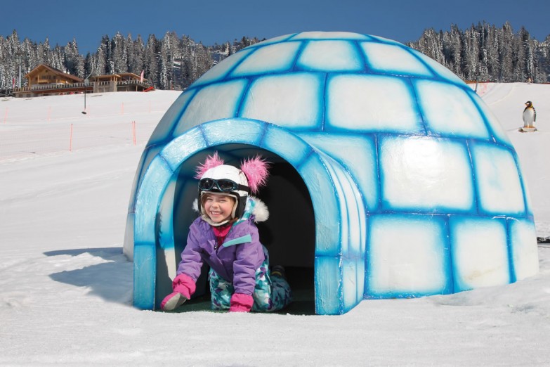 Kind spielt in Schneeiglu © TVB Eben im Pongau