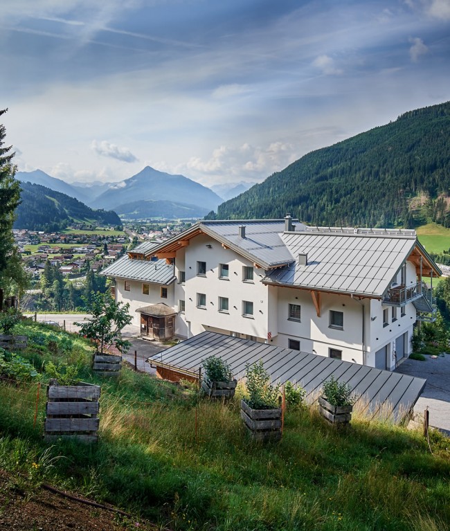 Haus Berg im Sommer